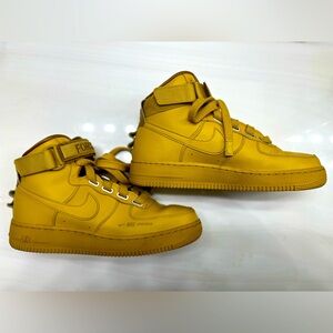 Nike Air Force 1 High Utility
Wheat Gold